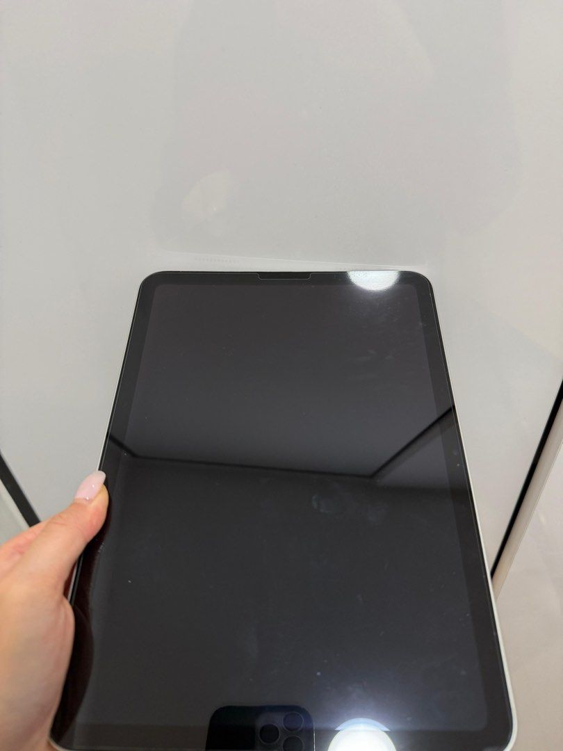 iPad第十代 （分類：平板電腦 - iPad）位於 Hong Kong。 由 finduwant 提交（商品編號 1438443173，圖片 3）。簡介： 同新嘅冇咩分別，冇乜點用過。。