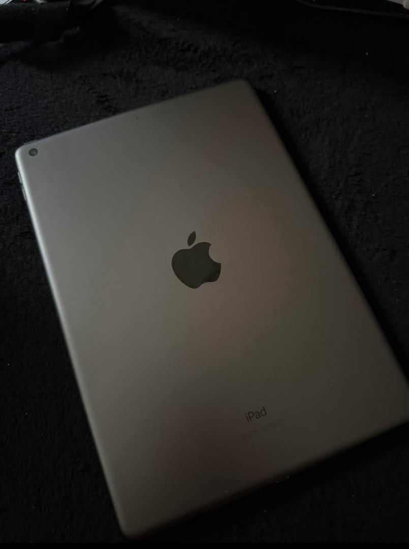 iPad 9th gen RUSH SALE (Category: iPad) located in Manila. Submitted by micachuu__ (Listing ID 1438304452, Image 2). Description: with box, rush sale open for meet up around metro manila.