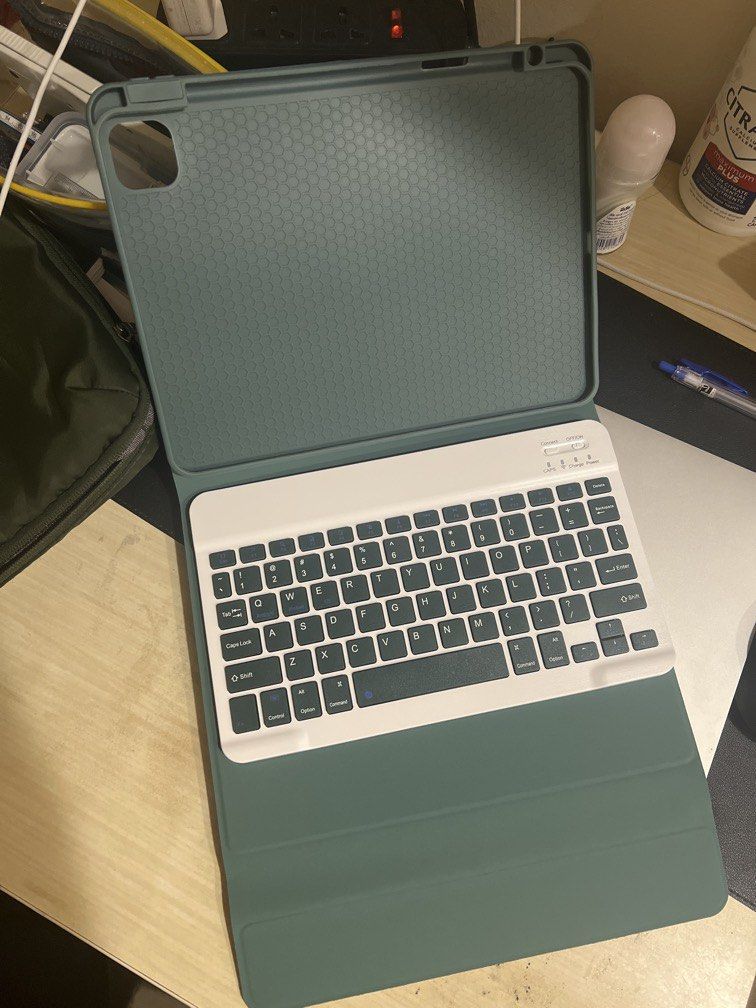 Ipad keyboard and case456852181867581441