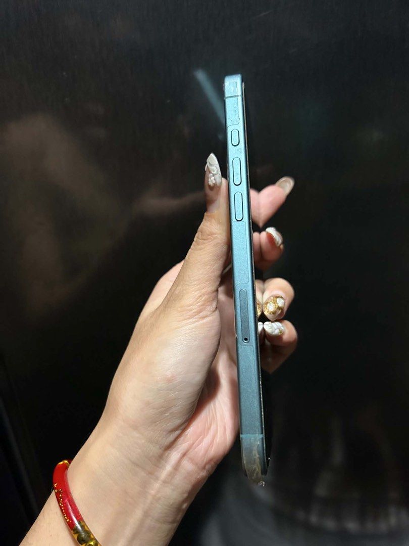 Iphone 16 plus 256gb (Category: iPhone 16 Series) located in Quezon City. Submitted by _atedyolyaaa (Listing ID 1438489397, Image 3). Description: SALE OR SWAP (Macbook Neo) (Pass sa di nag babasa) IPHONE 16 (256 GB) GOOD CONDITION!! -LADY OWNED - NO REPAIR HISTORY (ALL ORIG) - 91% ORIG BATTERY HEALTH - TRUETONE WORKING - FACE ID WORKING - ALL FEATURES WORKING -naka film protector yung likod -crack only at the tempered glass REASON FOR SELLING: U