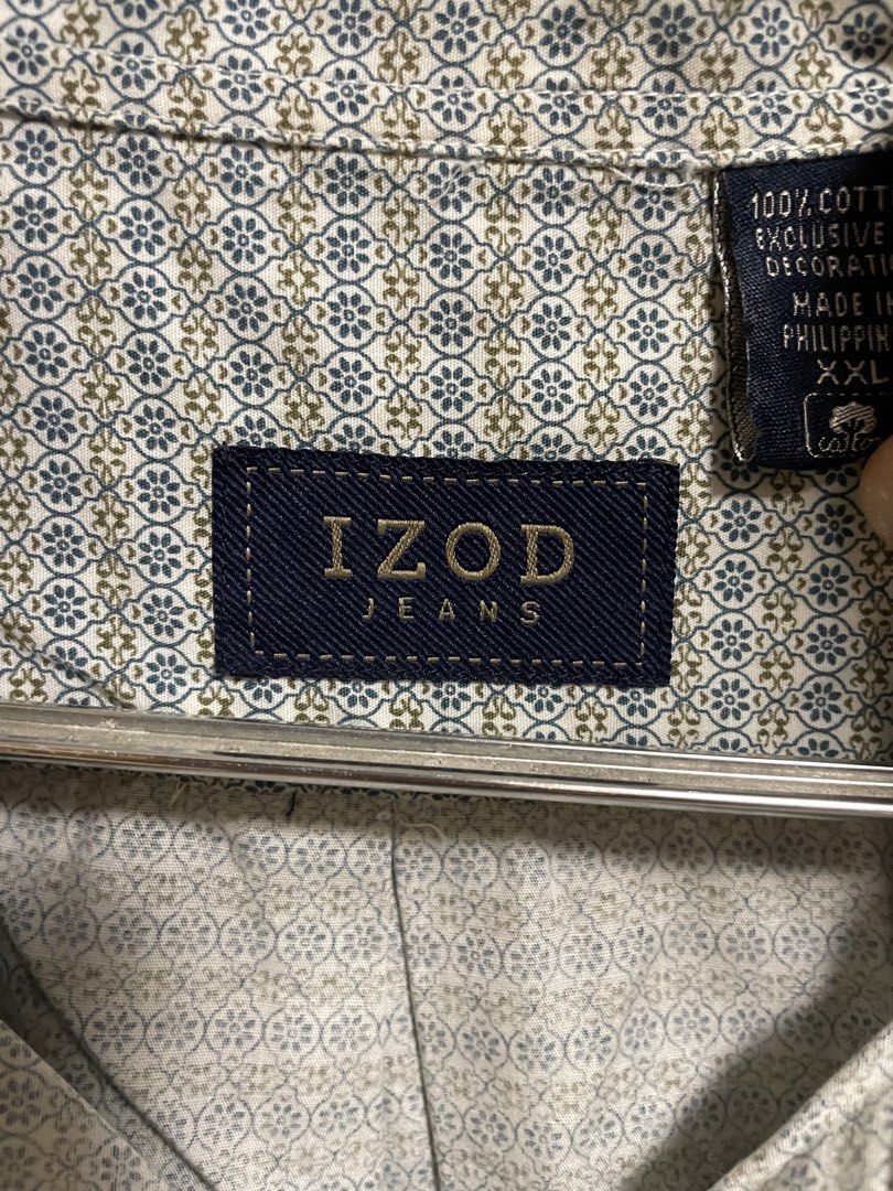 IZOD Boxy Shirt (Category: Tshirts & Polo Shirts ) located in Pasig City. Submitted by randomclothes_ (Listing ID 1438447051, Image 3). Description: - W: 27 - L: 25 - Size: XXL - Material: 100% cotton - Made in the Philippines Lalamove, GCash.