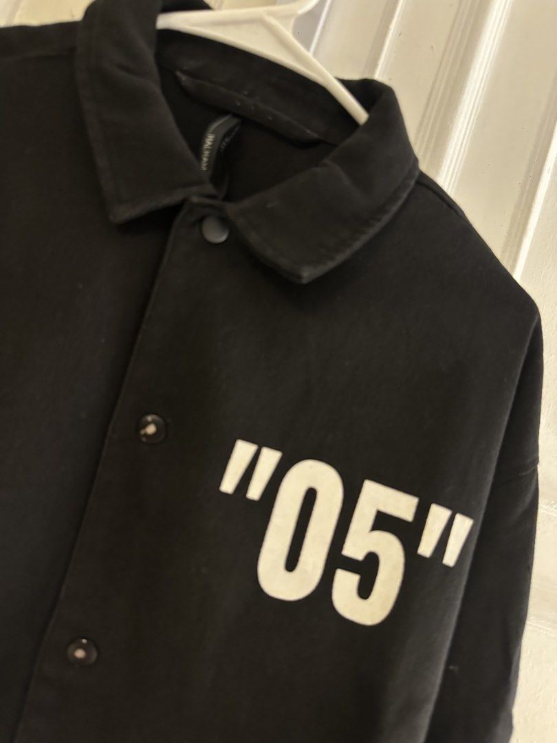 Japanese Style Mens Coach Jacket (Category: Coats, Jackets and Outerwear) located in Caloocan City. Submitted by greenboxpackaging (Listing ID 1438351099, Image 2). Description: Brand: Halhan (Japan) Condition: Well used Size: L Dimensions: Shoulder to Shoulder: 21 Armpit to Armpit: 24 Shoulder to Bottom: 25 Posting price is my best price, discounts will be given to bulk orders. All sales are final, no return to exchange. Thank you.
