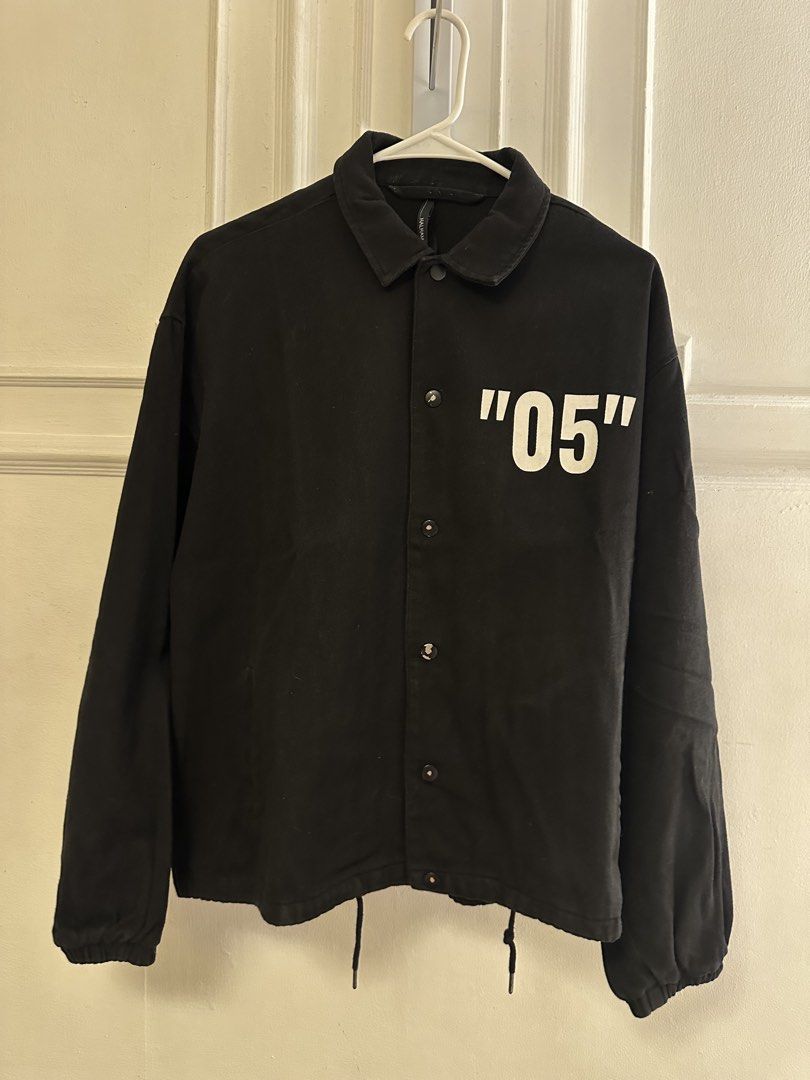 Japanese Style Mens Coach Jacket (Category: Coats, Jackets and Outerwear) located in Caloocan City. Submitted by greenboxpackaging (Listing ID 1438351099, Image 1). Description: Brand: Halhan (Japan) Condition: Well used Size: L Dimensions: Shoulder to Shoulder: 21 Armpit to Armpit: 24 Shoulder to Bottom: 25 Posting price is my best price, discounts will be given to bulk orders. All sales are final, no return to exchange. Thank you.