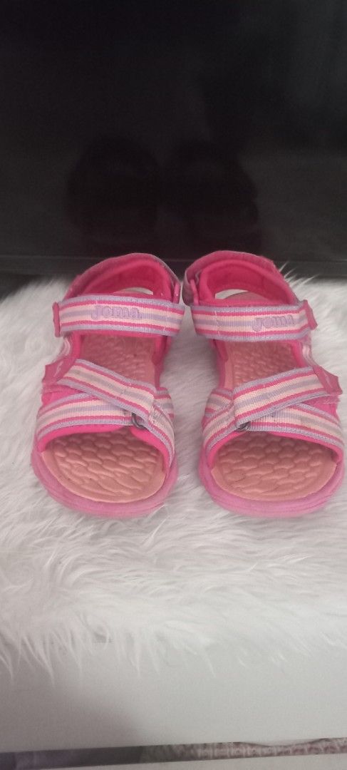 Joma Sandals C/Strappi s.wave Junior - Pink (Category: Sandals) located in Manila. Submitted by trychuckie (Listing ID 1438359280, Image 2). Description: - Pink Joma sandals for juniors - Adjustable straps for a secure fit - Textured sole for grip - Pink and white striped strap design.
