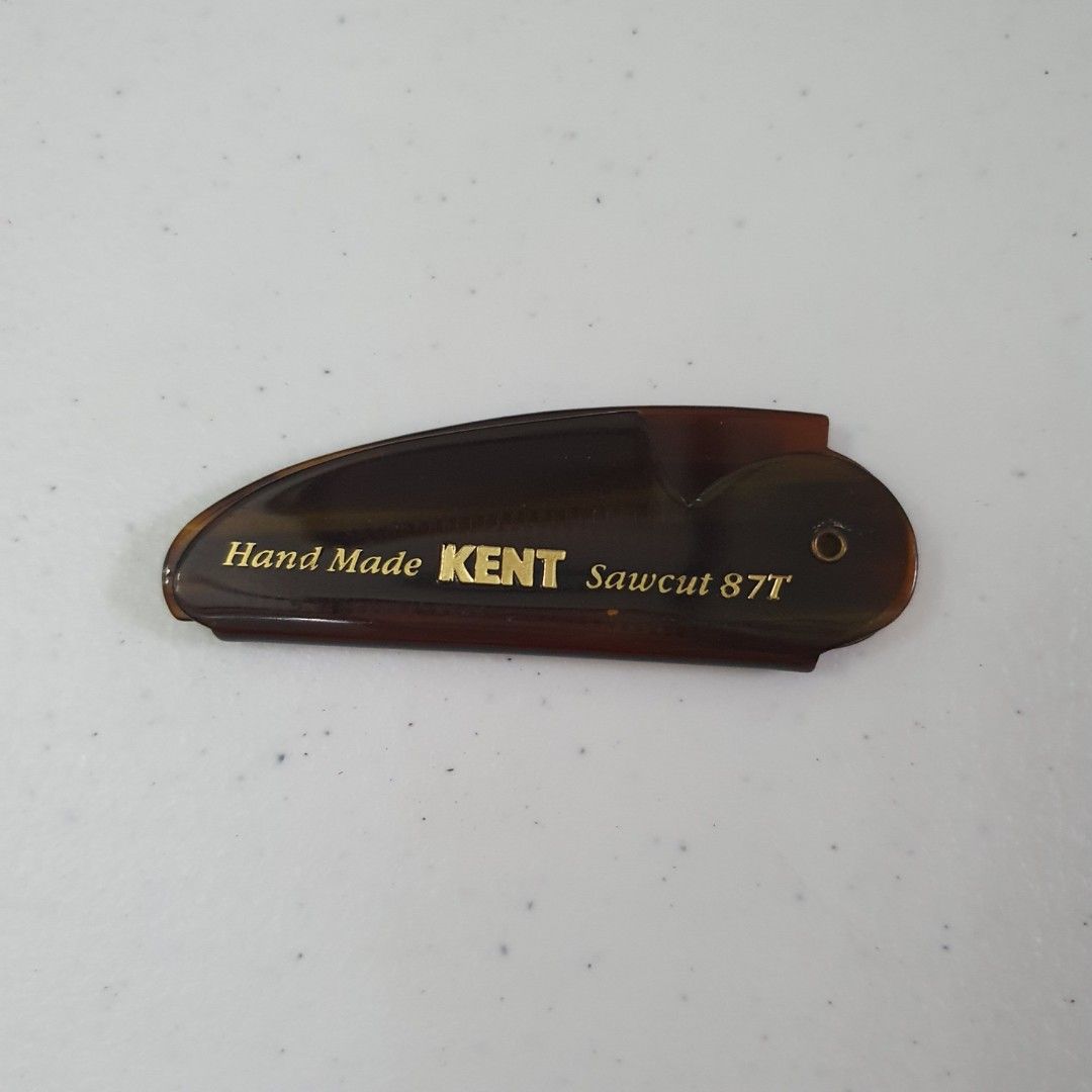 Kent Sawcut 87T Folding Mustache Comb handmade (Category: Hair) located in Paranaque City. Submitted by cobien (Listing ID 1438497240, Image 1). Description: - Kent Sawcut 87T folding comb - Brown color - Hand made - Folds neatly for storage - Compact and stylish Pocket-sized folding Moustache Comb Fine teeth glide effortlessly through moustache hair, defeating blustery days or neatening up after a workout Rounded teeth, ensuring a smooth and com