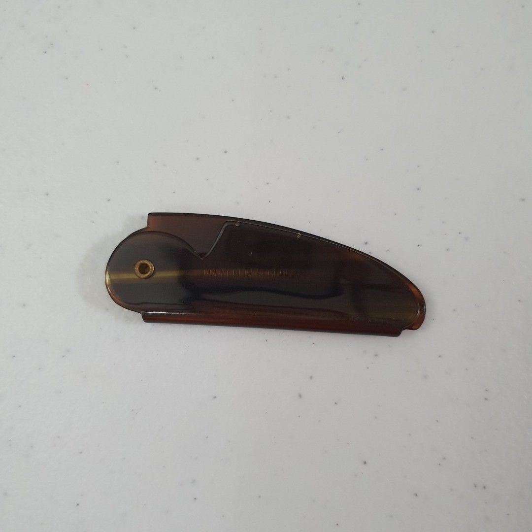Kent Sawcut 87T Folding Mustache Comb handmade (Category: Hair) located in Paranaque City. Submitted by cobien (Listing ID 1438497240, Image 2). Description: - Kent Sawcut 87T folding comb - Brown color - Hand made - Folds neatly for storage - Compact and stylish Pocket-sized folding Moustache Comb Fine teeth glide effortlessly through moustache hair, defeating blustery days or neatening up after a workout Rounded teeth, ensuring a smooth and com
