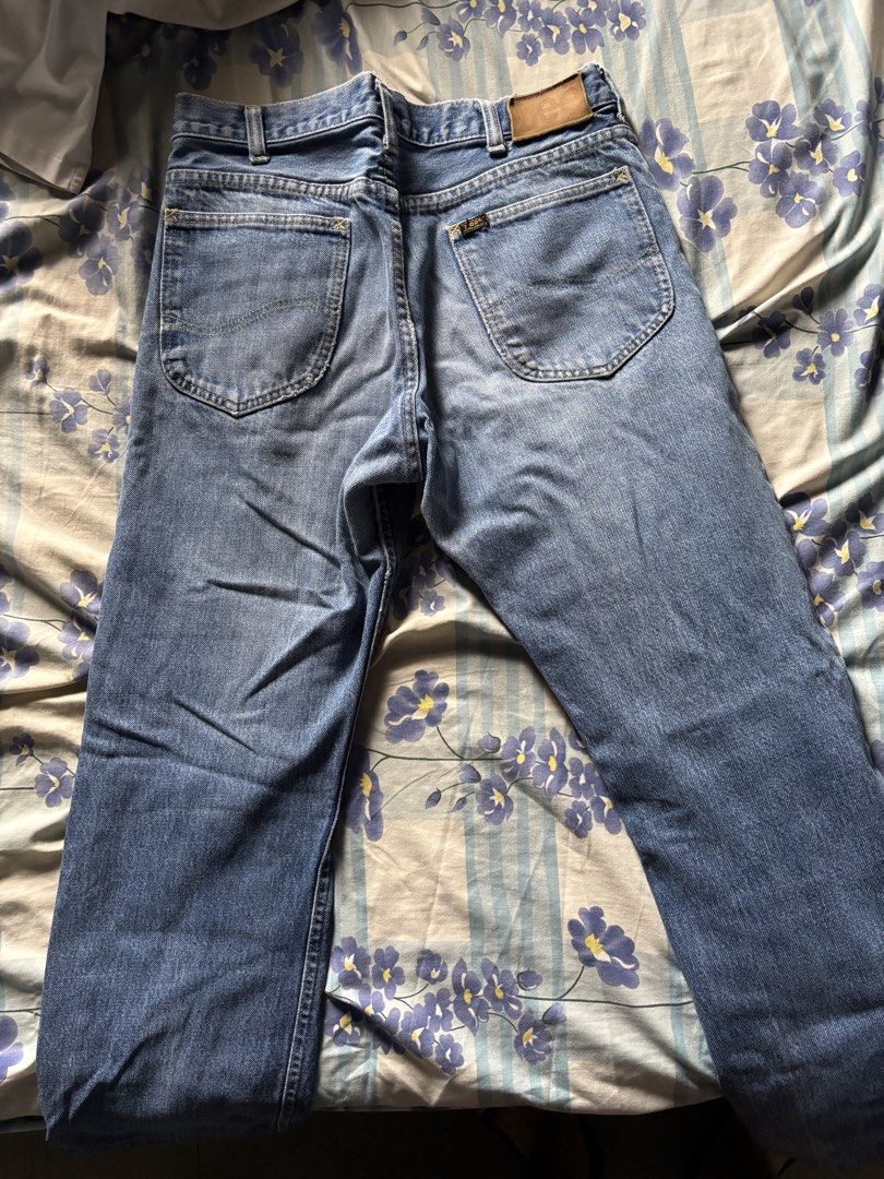 Vintage Lee Classic Straight Jeans (Category: Jeans) located in Quezon City. Submitted by gabbas26 (Listing ID 1438374740, Image 2). Description: References: Male batak sa gym at takbo haha, 5’7, 75kg - Vintage Lee classic straight jeans - Size 31 - Light blue wash - Button fly - Five-pocket design - Straight classic leg cut - Lee logo on back pocket - Leather Lee patch - Timeless style - RFS: decluttering.