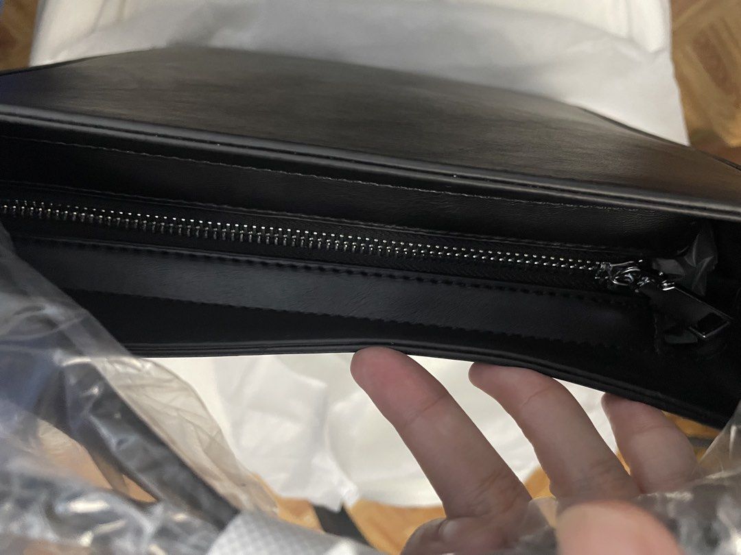Lesac Bag Vietnam Brand (Category: Shoulder Bags) located in Pasig City. Submitted by yan112018 (Listing ID 1438474391, Image 3). Description: - Brand new Lesac shoulder bag w/tag -Adjustable strap length. - Classic black color. - Simple and elegant design. - Ready to use..