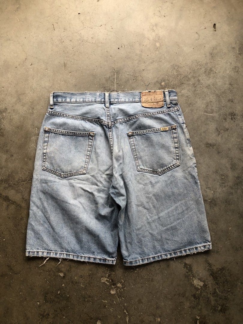 LEVIS STRAUSS DENIM SHORTS/JORTS (Category: Shorts) located in Tacurong. Submitted by akth1en (Listing ID 1438400095, Image 2). Description: ALL ITEMS ARE NEED WASH Waistline:33 ON TAG Length:22 Leg Opening:10 Issue:Distressed Condition:9/10 Color Rate:10/10.