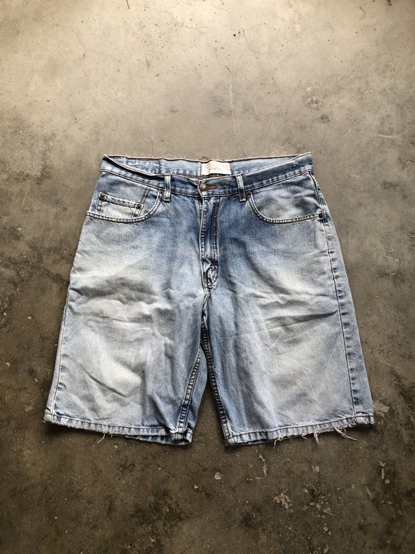 LEVIS STRAUSS DENIM SHORTS/JORTS (Category: Shorts) located in Tacurong. Submitted by akth1en (Listing ID 1438400095, Image 1). Description: ALL ITEMS ARE NEED WASH Waistline:33 ON TAG Length:22 Leg Opening:10 Issue:Distressed Condition:9/10 Color Rate:10/10.