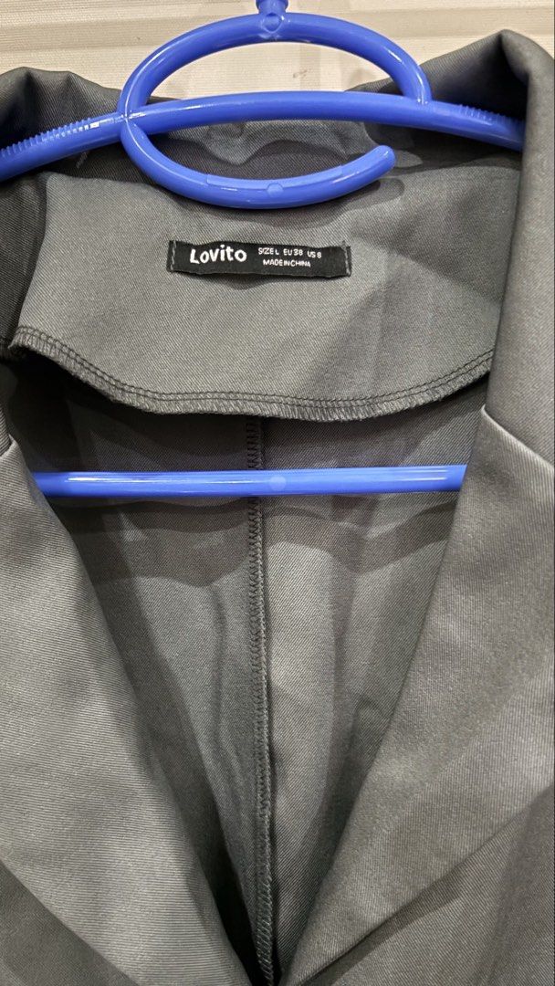 Lovito Women Casual Blazer (Category: Coats, Jackets and Outerwear) located in Los Banos. Submitted by _loopee27 (Listing ID 1438388814, Image 3). Description: - Lovito Women's Blazer - Color: Gray - Size: L - Design: Cropped - Closure: Single-button - Features: Notched lapel, chest pocket - Fabric: Smooth - Suitable for various occasions.