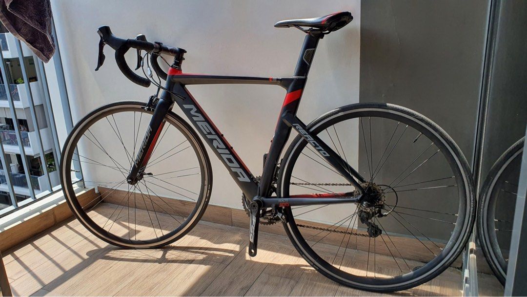Merida Reacto 400 (Category: Bicycles) located in Singapore. Submitted by cyclingfanatics (Listing ID 1438412341, Image 2). Description: Selling a lightly used Merida Reacto 400 road bike in size small (S). It’s a great bike for anyone looking to get into road cycling or upgrade their current bike. Selling for more space in my store room. Used less than 5 times in the past year. Merida Reacto 400 (S Size) Condition 8/10 (normal scratches and wear