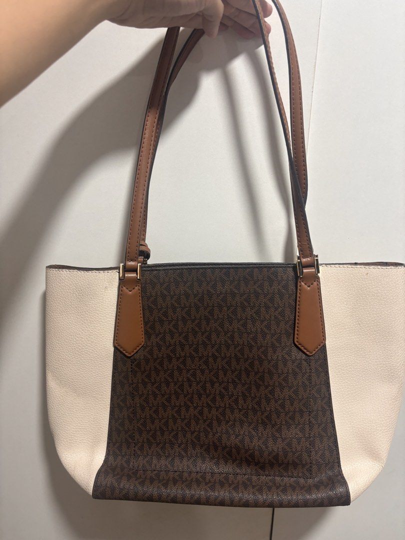 Michael Kors Bag (Category: Luxury Bags & Wallets) located in Imus. Submitted by sang11 (Listing ID 1438434240, Image 3). Description: Selling my preloved Michael Kors bag. Reason for selling: decluttering. Lightly used. Outer is still in very good condition. Only issue is the inside, as seen in the photos. Open for shipping or meet up. Shipping fee shouldered by buyer.