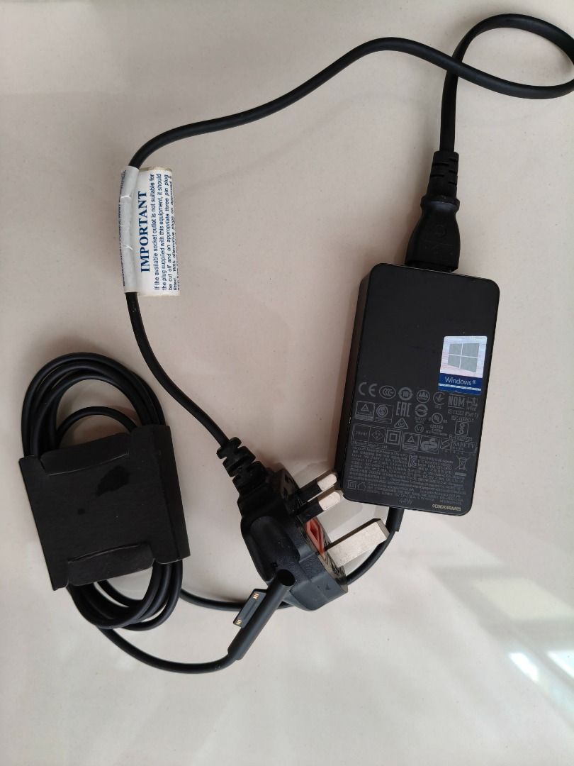 Microsoft Surface Charger456293988245841920