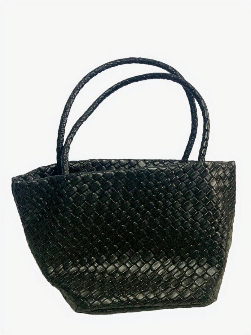 minimalist woven bag (Category: Purses & Pouches) located in Burgos. Submitted by fayesfieldnotes (Listing ID 1438331913, Image 1). Description: .
