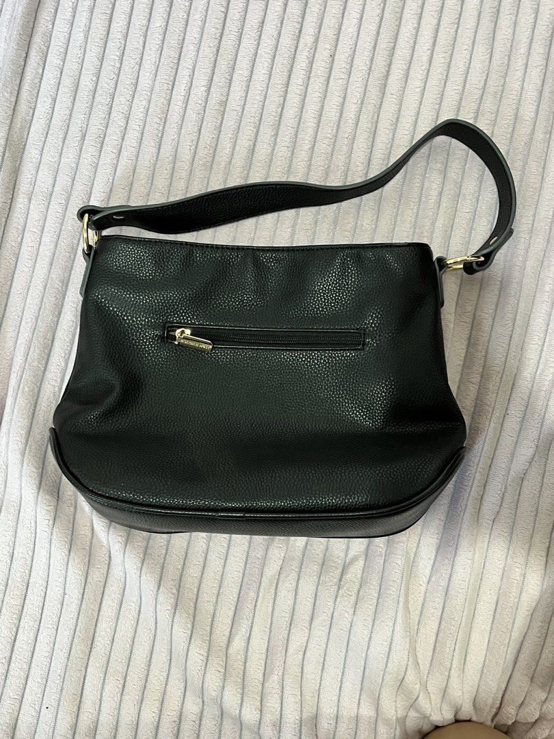 Montana West Shoulder Bag (Category: Shoulder Bags) located in Manila. Submitted by rein_on_me (Listing ID 1438401357, Image 2). Description: No issue Good as new rfs: need magbawas ng bags .