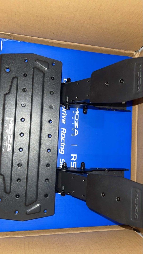 MOZA R5 Bundle (Category: Controllers) located in Angeles City. Submitted by chobby6 (Listing ID 1438428719, Image 2). Description: - MOZA Racing Steering Wheel set. - Complete box - Seldomly used Can do COP LBC Nego Rfs: funds .