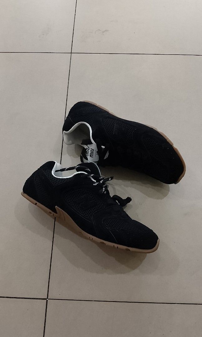 NEW BALANCE MIU MIU (Category: Sneakers) located in Iloilo. Submitted by skerittt (Listing ID 1438486224, Image 1). Description: NEW BALANCE MIU MIU SIZE 42 NO FLAWS.