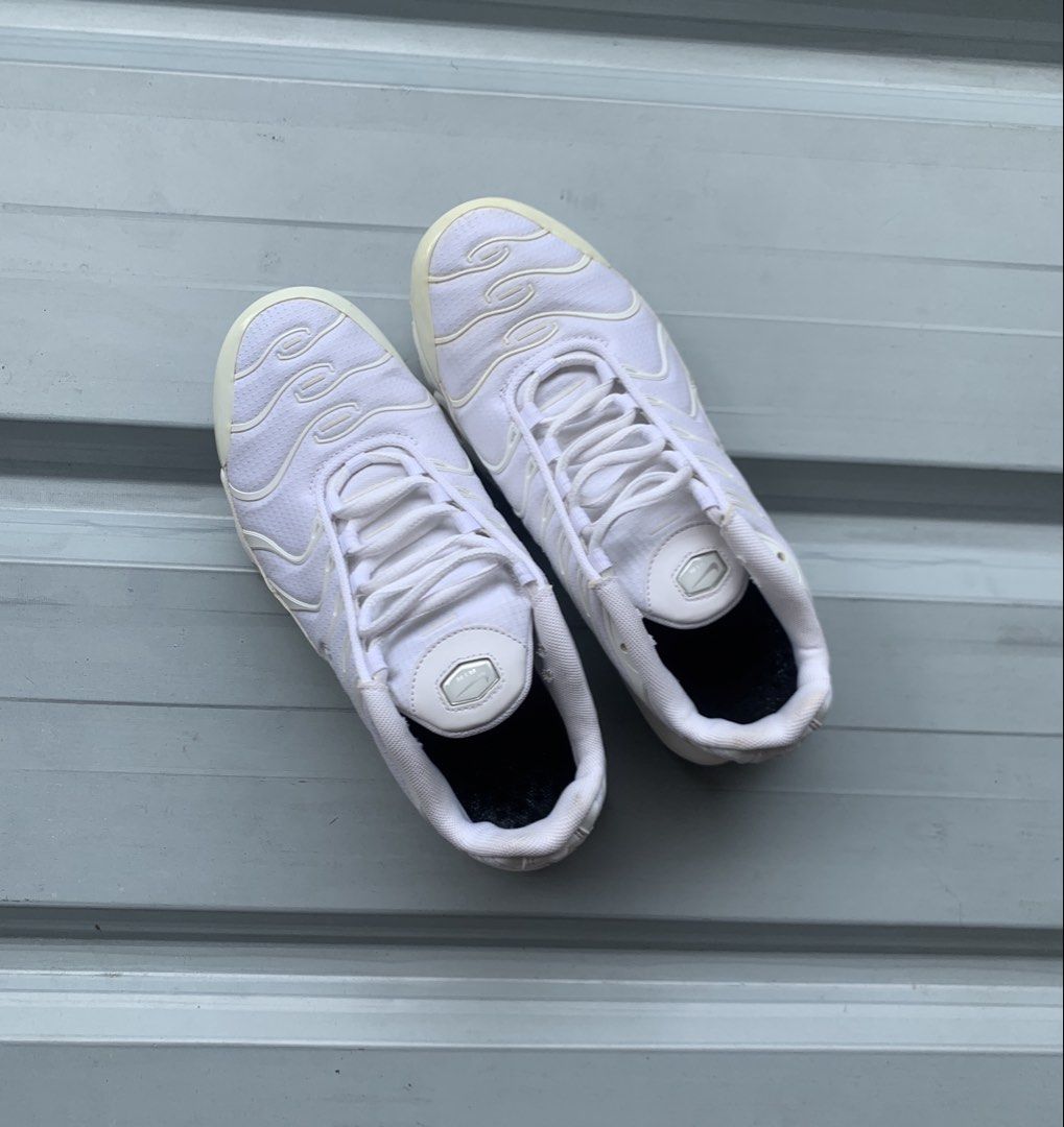 Nike Air Max Plus White Metallic Silver (GS) (Category: Sneakers) located in Marikina City. Submitted by azaero (Listing ID 1438343169, Image 3). Description: US 5Y / 6.5 Women’s / cm 23.5 / Euro 37.5 Excellent Condition no issues.