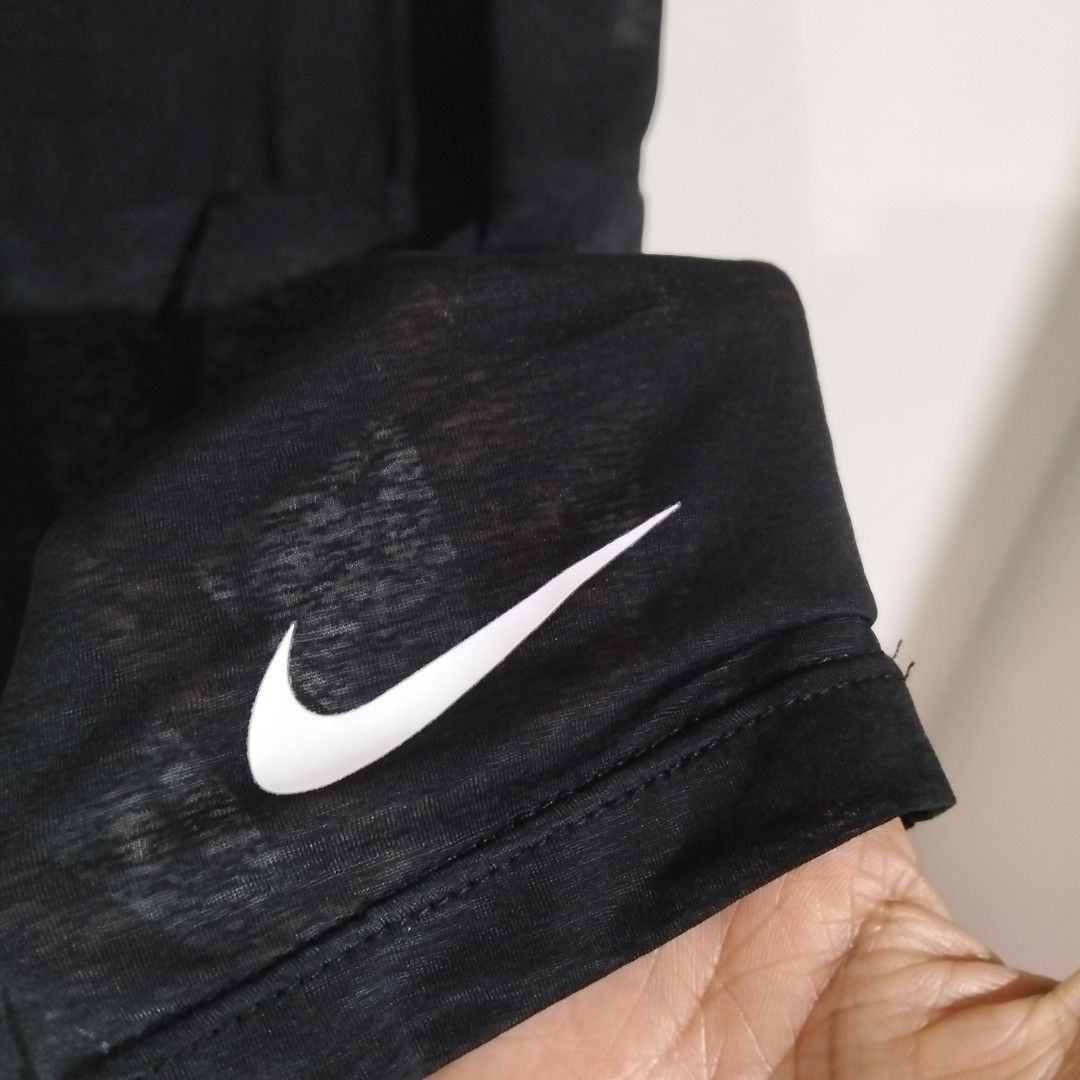 Nike Dri-FIT Black Tank Top M (Category: Activewear) located in Subic. Submitted by tintindera (Listing ID 1438433054, Image 3). Description: - Black Nike Dri-FIT tank top - Features Nike logo - Dri-FIT technology for moisture-wicking - Mesh design on upper part - Solid fabric on lower part - V-neck style - Size: M-L.