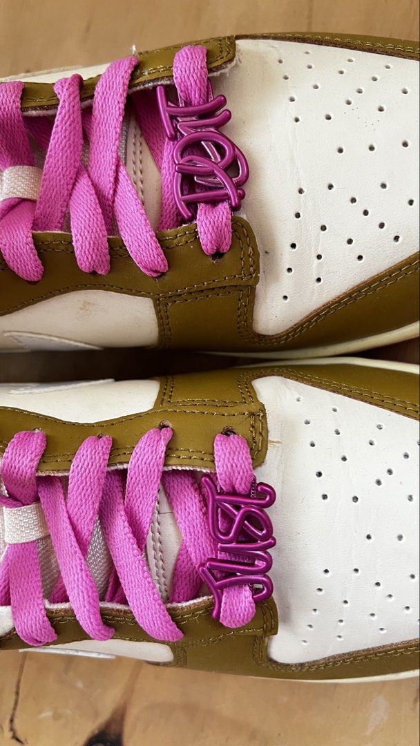 Nike Dunk Low SE (Category: Sneakers) located in Taguig. Submitted by declutter67 (Listing ID 1438364307, Image 2). Description: Dunk Low SE Bronzine/Coconut Milk colorway Price nego.