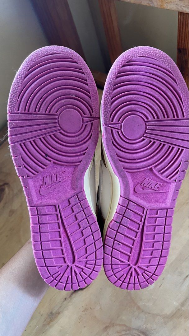 Nike Dunk Low SE (Category: Sneakers) located in Taguig. Submitted by declutter67 (Listing ID 1438364307, Image 3). Description: Dunk Low SE Bronzine/Coconut Milk colorway Price nego.