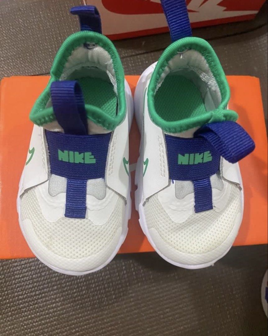 Nike Flex Runner 2 (TDV) - Summit White (Category: Babies & Kids Fashion) located in Samal. Submitted by dettyp (Listing ID 1438357742, Image 3). Description: - Nike Flex Runner 2 (TDV) - Color: Summit White/Stadium Green - White mesh upper with green accents - Blue strap detail - Size: UK 3.5, EUR 19.5 - Includes original box - Sole: White - Box details: cm10, BR 18.5.