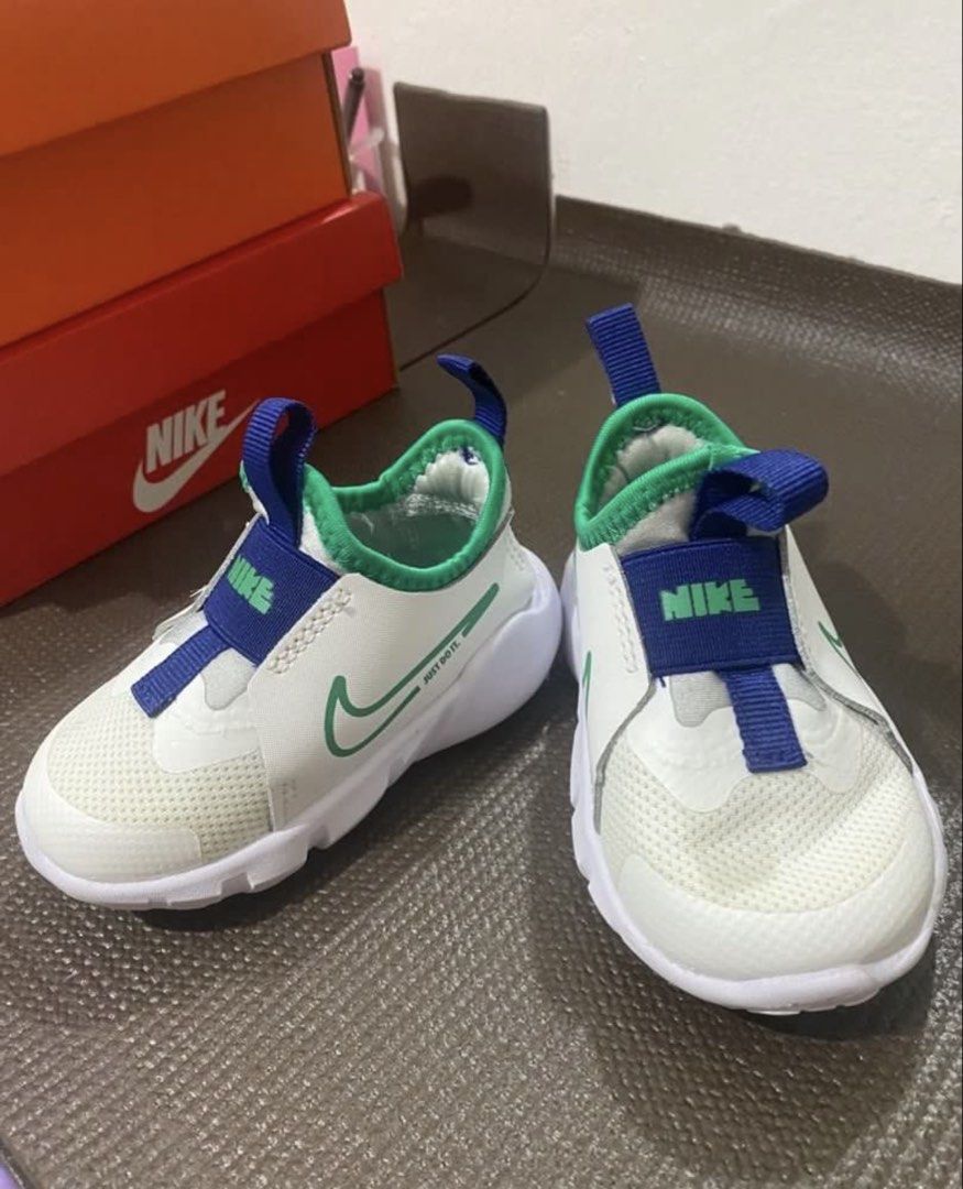 Nike Flex Runner 2 (TDV) - Summit White (Category: Babies & Kids Fashion) located in Samal. Submitted by dettyp (Listing ID 1438357742, Image 2). Description: - Nike Flex Runner 2 (TDV) - Color: Summit White/Stadium Green - White mesh upper with green accents - Blue strap detail - Size: UK 3.5, EUR 19.5 - Includes original box - Sole: White - Box details: cm10, BR 18.5.