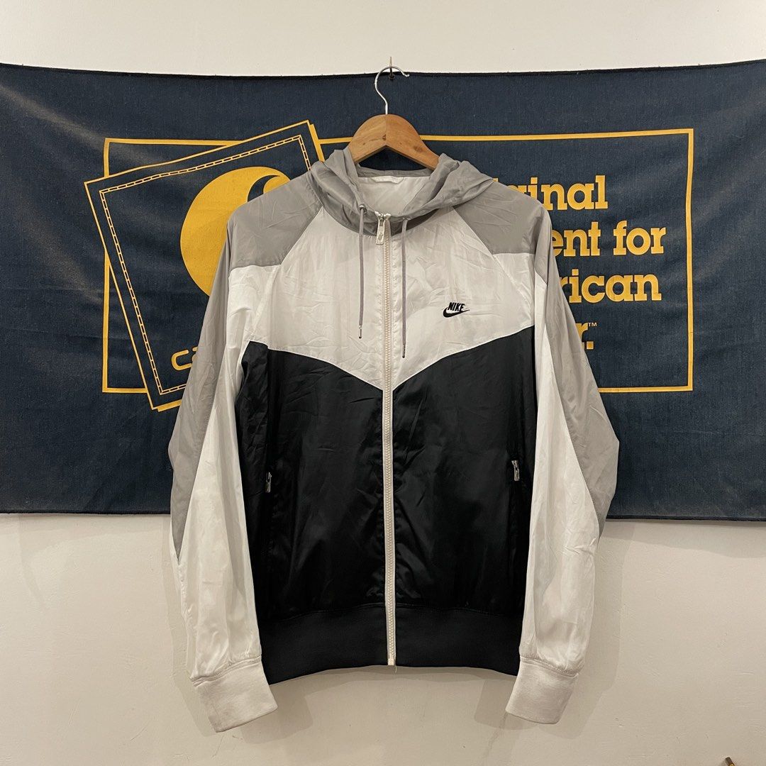 Nike Tri-Color Windbreaker Jacket (Category: Coats, Jackets and Outerwear) located in Goa. Submitted by jackedstuff (Listing ID 1438474166, Image 1). Description: No issues Large 26.5 length 22.5 width.