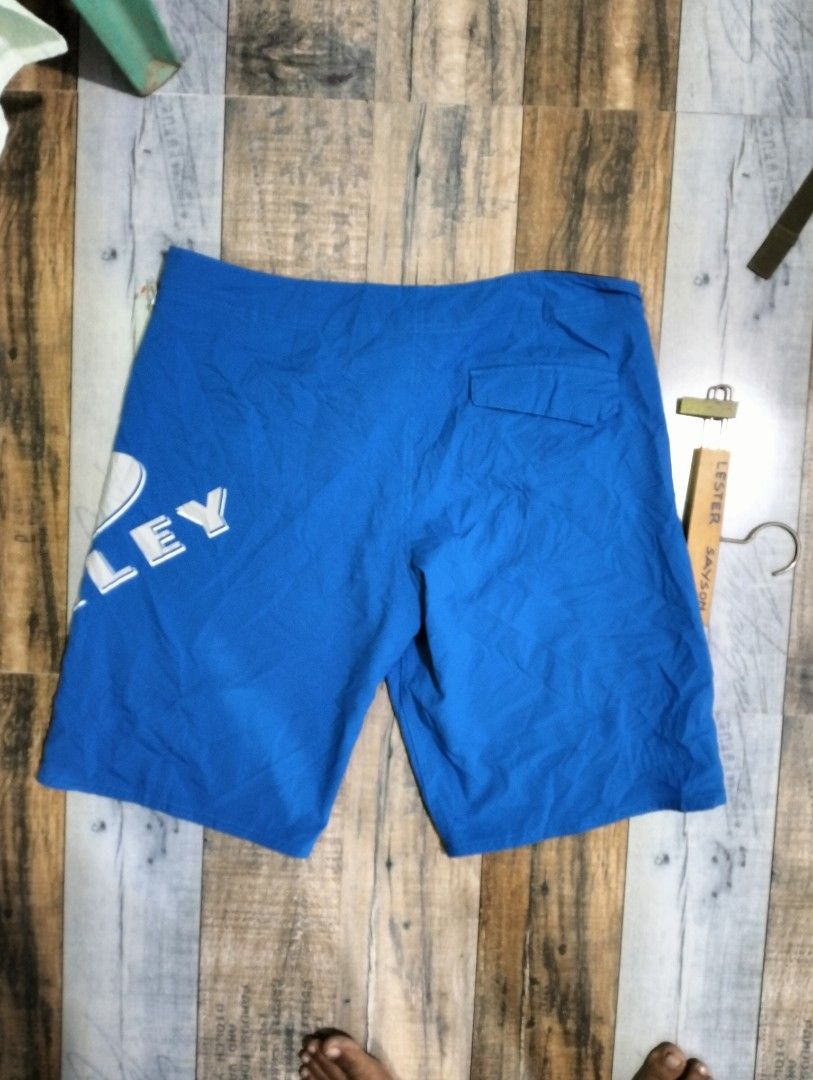 Oakley Blue Shorts Size 38 (Category: Shorts) located in Talibon. Submitted by saysonlest75795 (Listing ID 1438322566, Image 2). Description: - Oakley blue shorts - Size 38 - Made in China - Oakley logo on front and back -length 22 - 100% polyester - Back pocket - Drawstring included.
