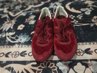 (Category: ) located in . Submitted by re-wardrobe (Listing ID 1438338803, Image 1). Description: .