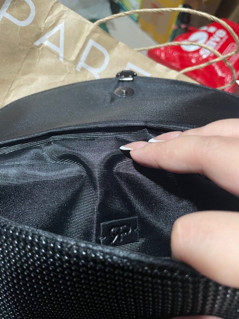 Parfois Clutch Sling Party Bag Black (Category: Cross-body Bags) located in Imus. Submitted by daaayan123 (Listing ID 1438340940, Image 2). Description: With paperbag tag and receipt.