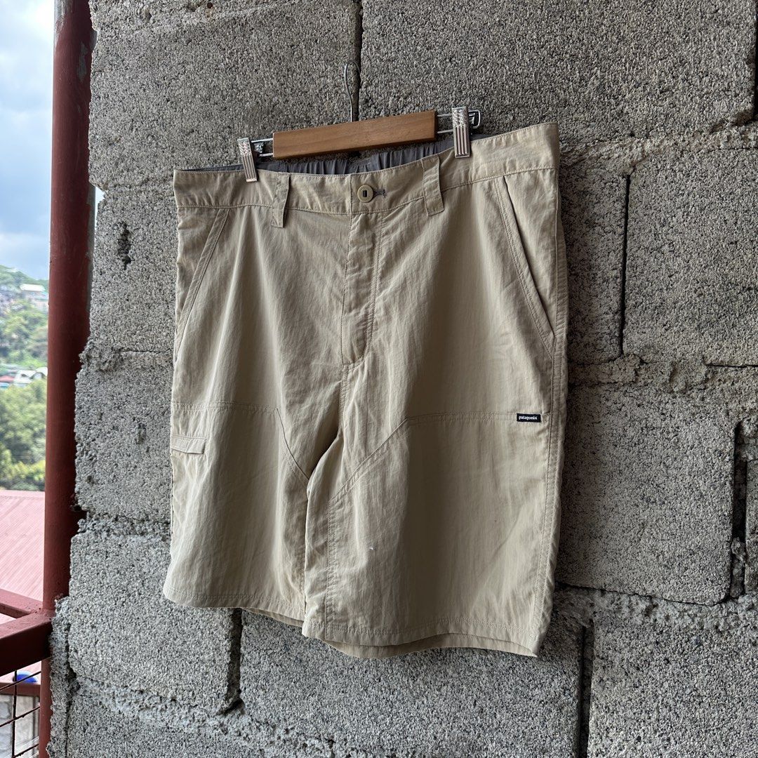 Patagonia Men's Double Knee Shorts (Category: Shorts) located in Baguio. Submitted by subaitems (Listing ID 1438384116, Image 1). Description: PATA GONIA Double Knee — 📐Waistline: 36”-38” Length: 21” Opening: 12” —.