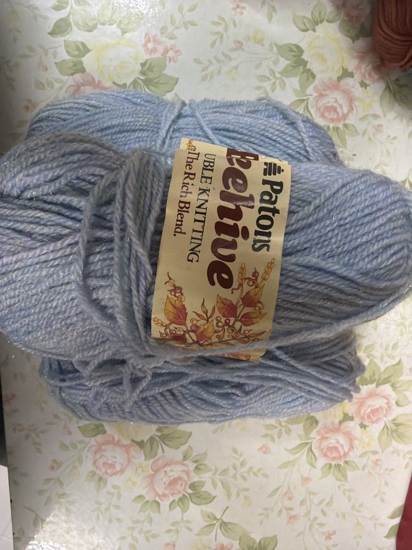 Patons Beehive Double Knitting Yarn, 興趣及遊戲, 手作&自家設計, 工藝用品及工具 - Carousell