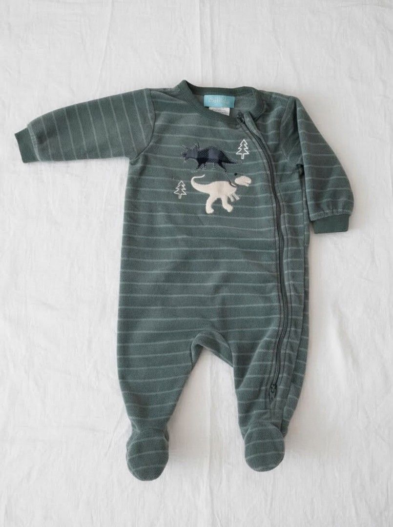 p.ekkle Dinosaur Onesie - 3 Months (Category: Babies & Kids Fashion) located in General Trias. Submitted by sscaparas (Listing ID 1438326293, Image 1). Description: - Cute dinosaur onesie for 3-month-old babies. - Full-length zipper for easy dressing. - Soft green color with striped detailing. - Footed bottoms and long sleeves. - Provides warmth and comfort..