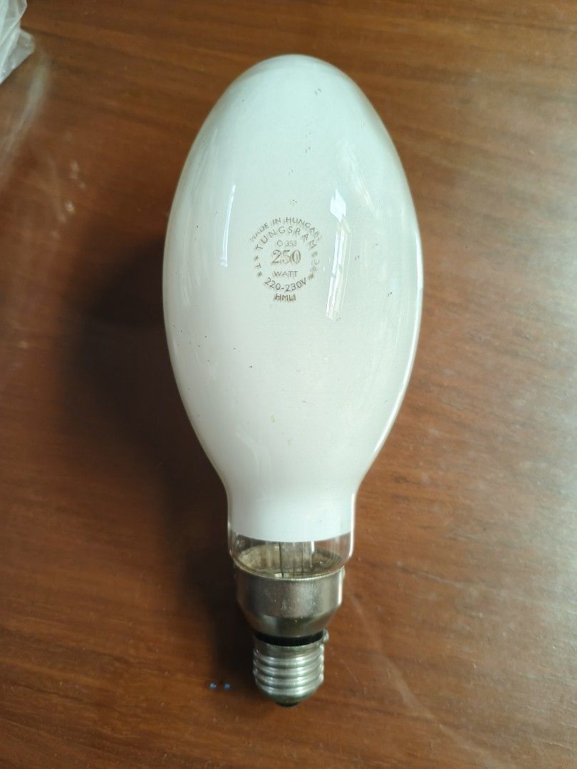 Philips 250W and 160W Light Bulb (Category: Lighting) located in Quezon City. Submitted by j.c.declutter (Listing ID 1438316264, Image 1). Description: - Philips 250W light bulb 1pc available = 75 pesos each - Philips 160W light bulb 4pcs available = 35 pesos each 200 pesos take all - Frosted glass exterior - Standard screw-in base - Designed for high-intensity lighting - Provides bright and efficient illumination - Features the Philips logo and 