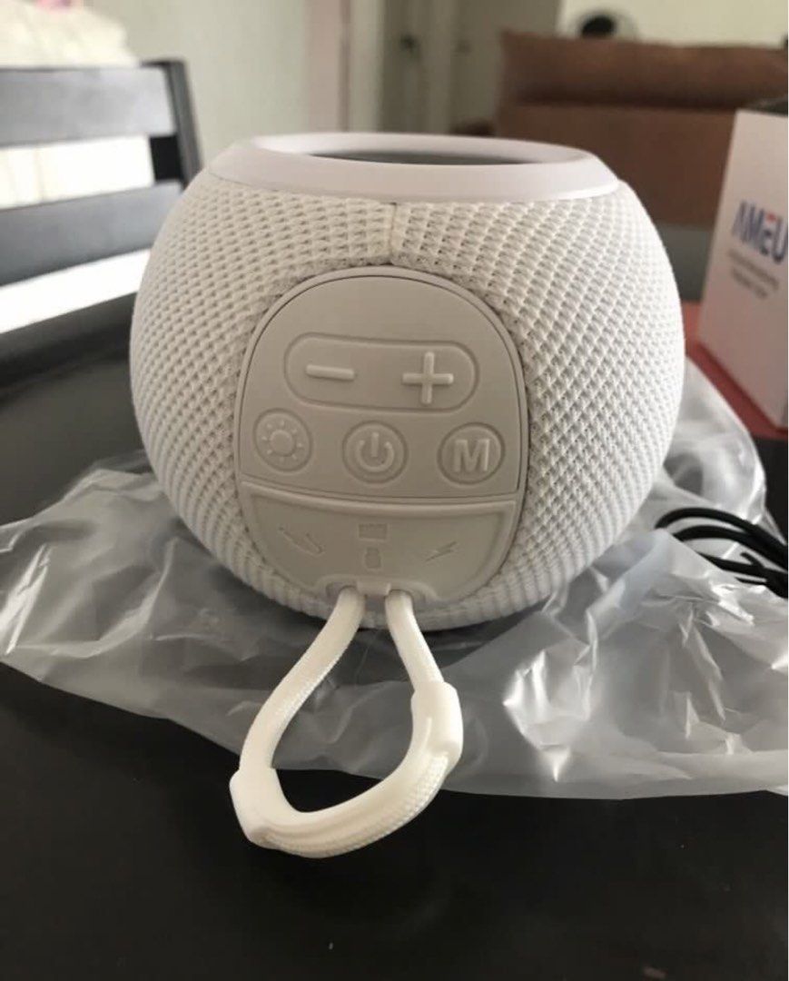Portable wireless speaker456596824313702402