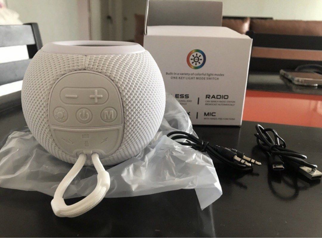 Portable wireless speaker456596824313702400