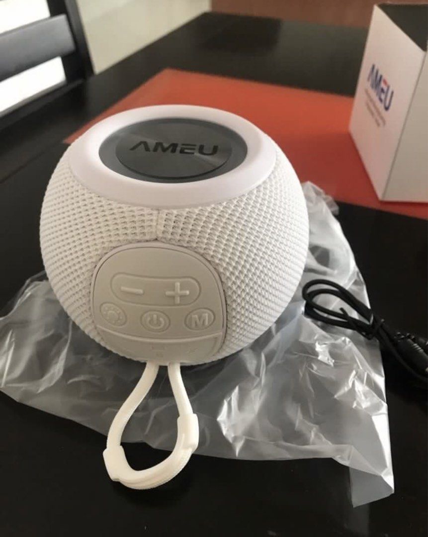 Portable wireless speaker456596824313702401