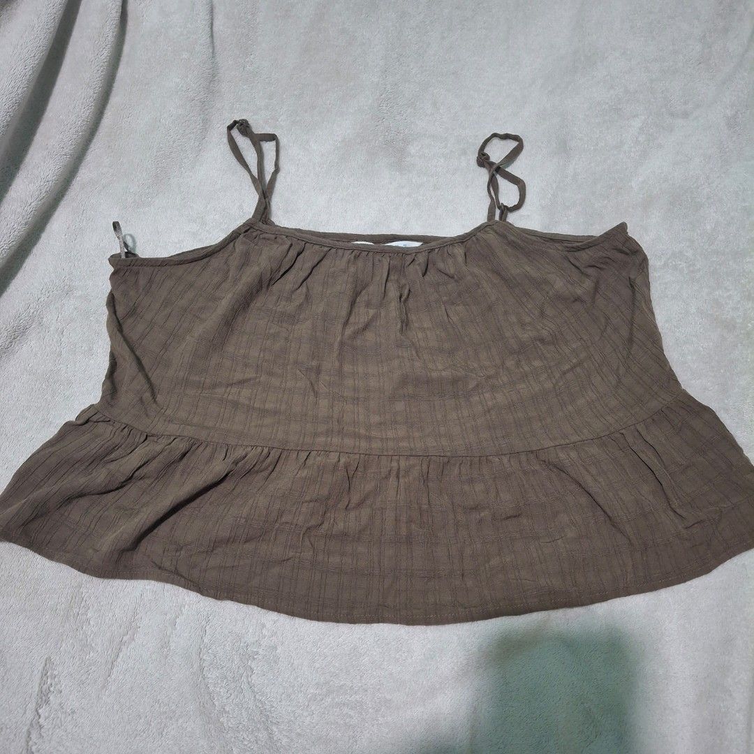 Primark Cares Textured Peplum Cami Top (Category: Sleeveless) located in Makati City. Submitted by meowmyyyy (Listing ID 1438411753, Image 3). Description: • All details and measurements are shown in the photos. Please refer to them before purchasing. • Preloved unless stated brand new. Expect minimal signs of use. • Actual color may vary due to lighting and screen settings. • First to pay basis only. No long reservations. For reservation, partia