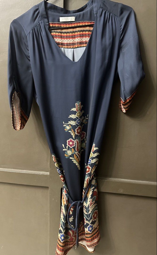 Promod Embroidered Navy Dress (Category: Dresses) located in Malabon City. Submitted by igigs (Listing ID 1438458265, Image 2). Description: - Navy dress - Embroidered floral details - V-neckline with patterned trim - Matching tie belt - Roll-up sleeves with button closure - Straight cut, knee-length - lightly used.