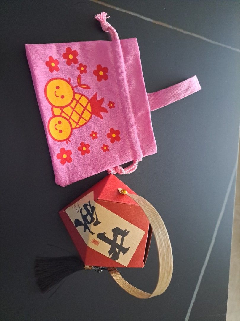 Random stuff (Category: Gift Baskets & Hampers) located in Singapore. Submitted by gemgem456 (Listing ID 1438334838, Image 1). Description: - Small CNY tote bag - Red origami lantern with tassel and handle. - Perfect for gifting or collecting..