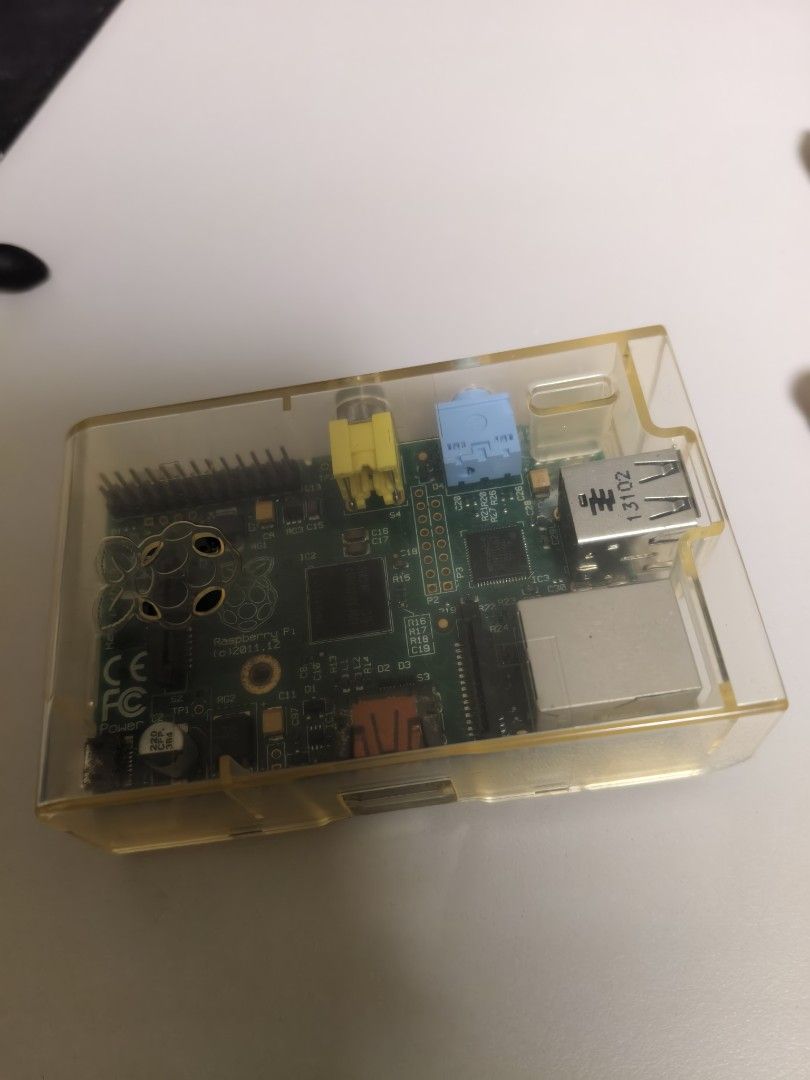 Raspberry Pi 1 Model B with Case456958118022369280