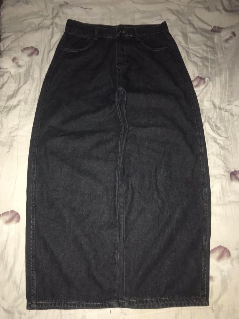 Raw denim baggy pants (Category: Jeans) located in Cavite. Submitted by sinacccc (Listing ID 1438306392, Image 1). Description: very shiny inch waist - 30 lenght 40 hem - 10.5 thigh - 14.