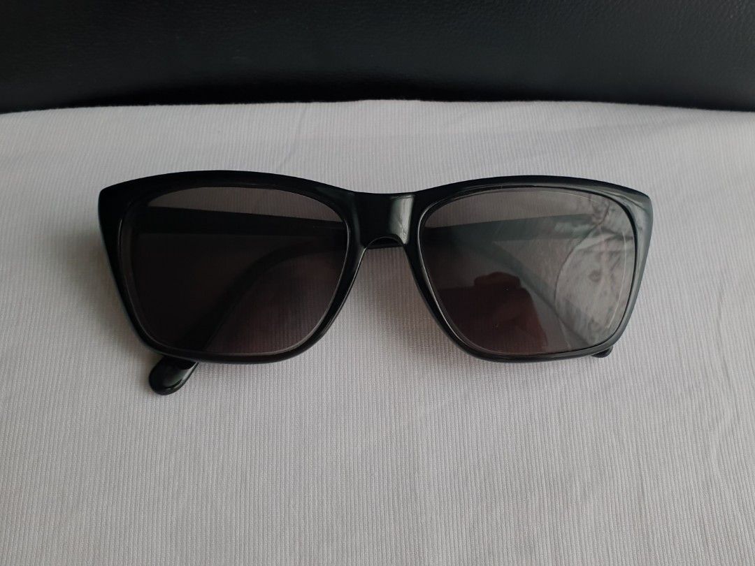 Ray-Ban B&L Nylon Eyeglass Sunglass Frame (Category: Sunglasses & Eyewear) located in Quezon City. Submitted by WasalakTwo (Listing ID 1438392035, Image 2). Description: Bought in Japan Authentic Good condition Still presentable Lens are graded, but replaceable Open for delivery nationwide Front Width 13.8cm Front Height 4.7cm.