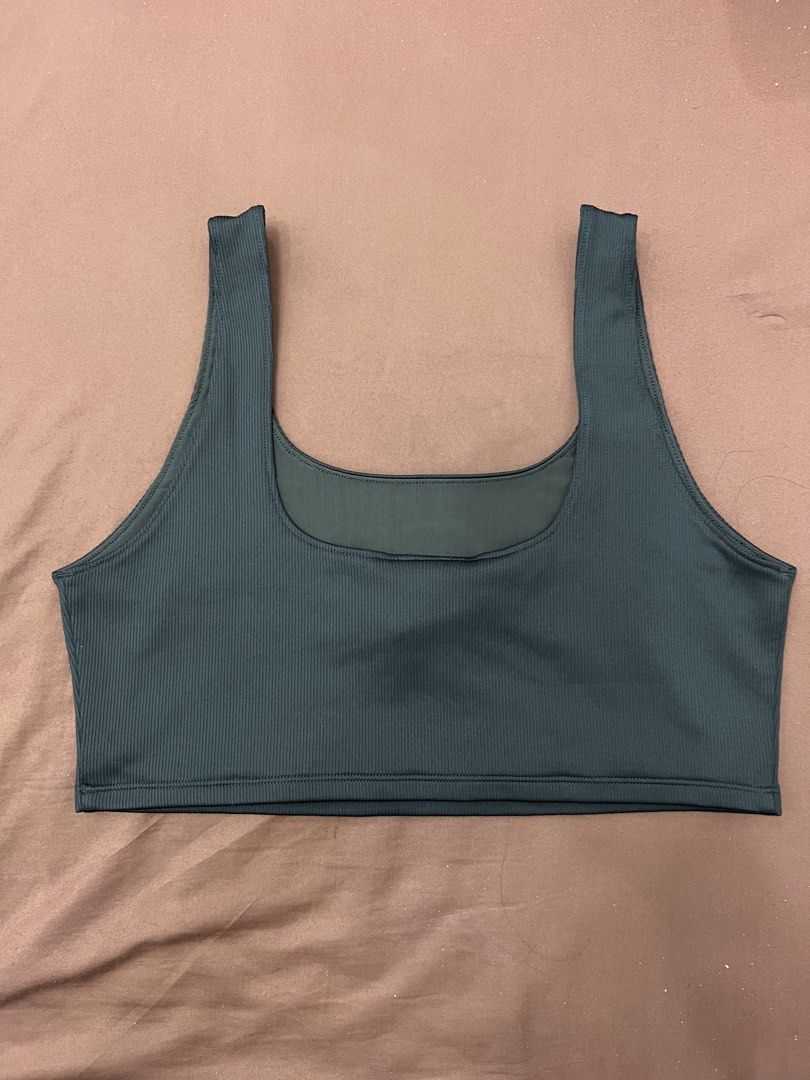 Reebok Ribbed Sports Bra (Category: Activewear) located in Manila. Submitted by dukseon (Listing ID 1438428223, Image 2). Description: Large No pads and no pad slot Sando/crop top style.