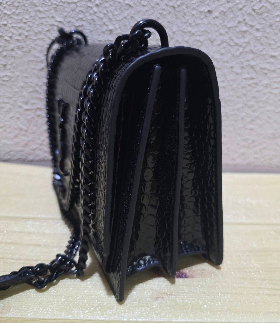 Saint Laurent Black Croc-Embossed Chain Bag (Category: Luxury Bags & Wallets) located in Manila. Submitted by mightyearth_615fd2 (Listing ID 1438306216, Image 3). Description: - Saint Laurent chain bag - Black color - Croc-embossed finish - Chain strap - Flap closure - Brand tag detail - Interior visible in photos.