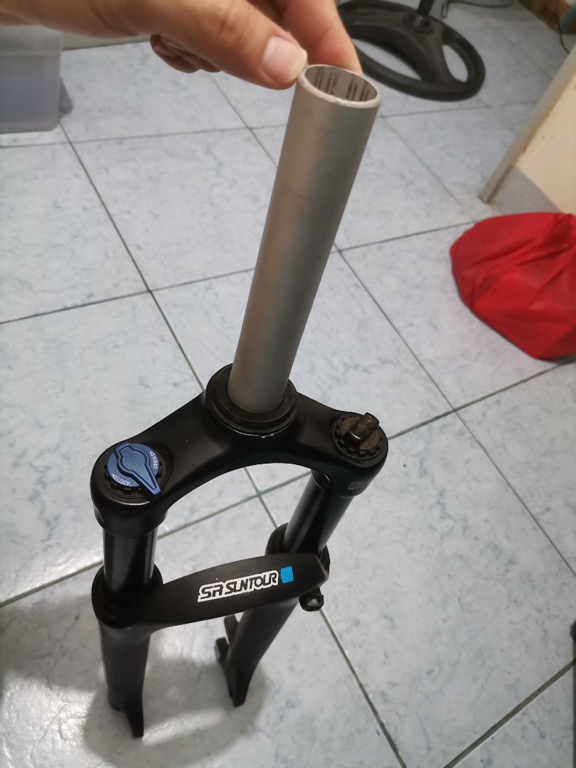 SR SUNTOUR X1-COIL-LO-DS27.5 (Category: Bicycles) located in Carmona. Submitted by nplusultra (Listing ID 1438500414, Image 2). Description: | Specification | Your Fork Specs | | ------------------- | ------------------------------------------ | | Fork Model | SR Suntour X1 Coil LO DS | | Wheel Compatibility | 27.5 / 29 | | Travel | 100mm | | Stanchion Size | 32mm | | Spring Type | Coil | | Lockout | Hydraulic Lockout | | Steerer Type | Tapered (