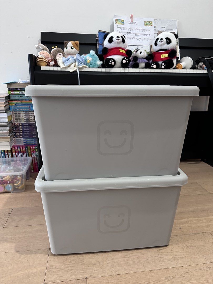 Stackable Storage Box with Wheels （分類：收納箱及袋）位於 Hong Kong。 由 JessicaH83 提交（商品編號 1438407677，圖片 1）。簡介： Moving Storage Boxes These boxes are from Korea Sturdy and easily moving 100HKD per Each。