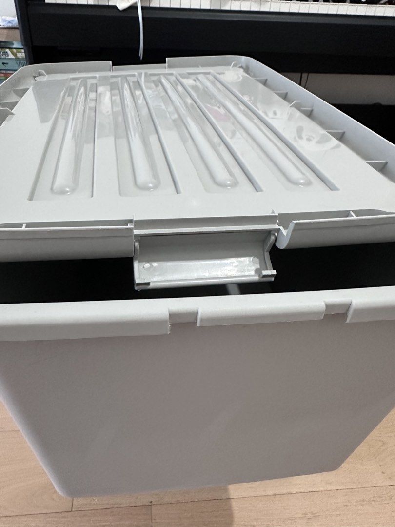 Stackable Storage Box with Wheels （分類：收納箱及袋）位於 Hong Kong。 由 JessicaH83 提交（商品編號 1438407677，圖片 3）。簡介： Moving Storage Boxes These boxes are from Korea Sturdy and easily moving 100HKD per Each。